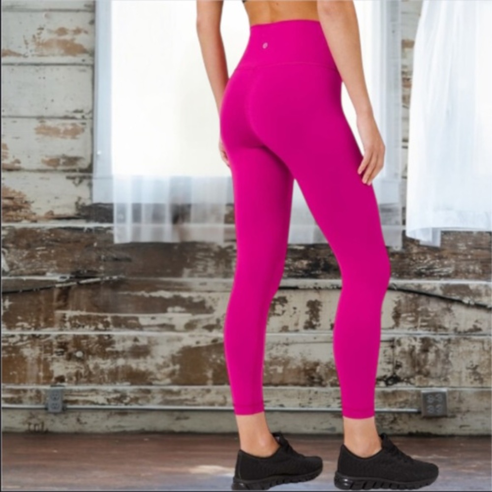 NWOT Lululemon Wunder Train High-Rise Tight 25"
Ripened Raspberry size 20